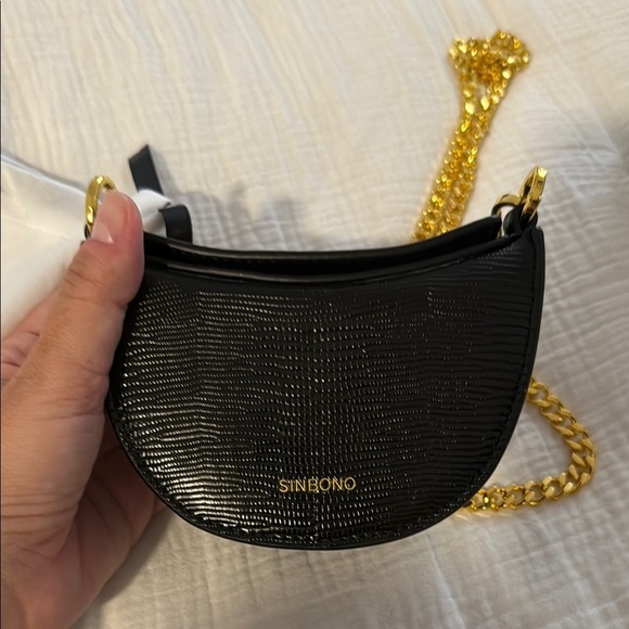 sinb Handbags - Black Crossbody Bag with Gold Chain